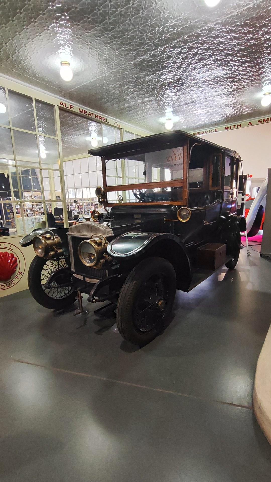 Daimler DS420 1st Gen Landaulette